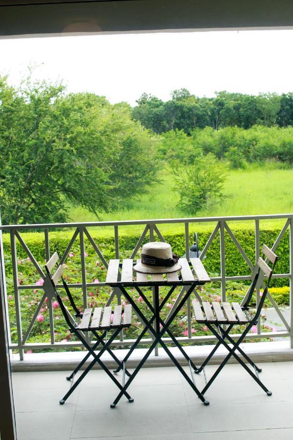 Baan Rub Lom by Jane Apartment Pakchong Bagian luar foto