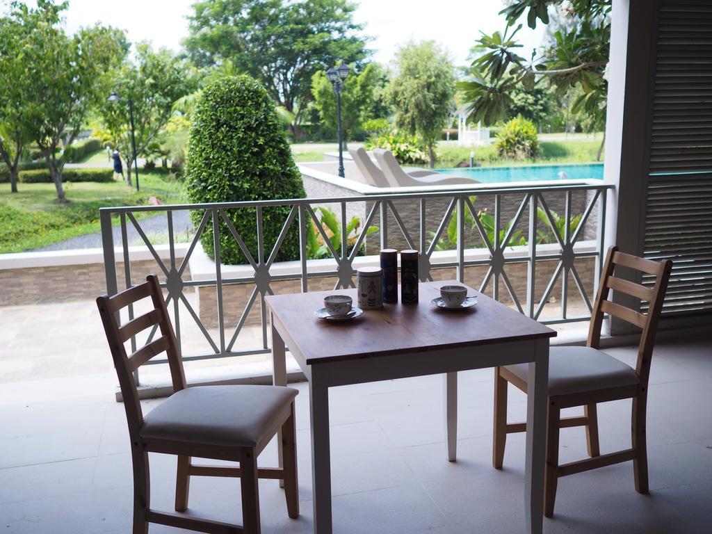 Baan Rub Lom by Jane Apartment Pakchong Bagian luar foto